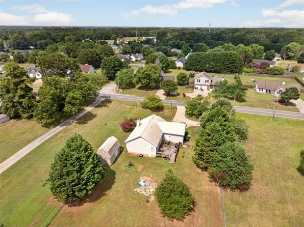 470 Hammond Rd, Statham, GA 30666
