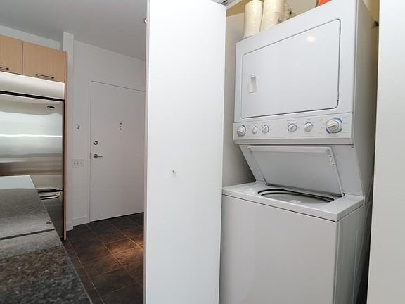 5th image of 510 W Erie St #1204