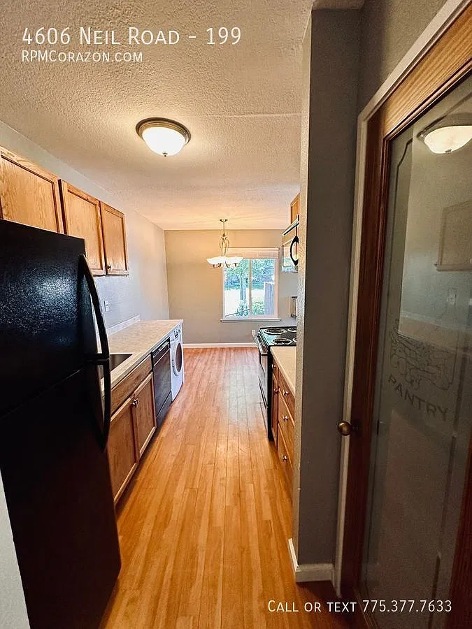 Newly renovated 1 bed 1 bath apt (new LVP and paint) New washer/dryer combo! — Photo 4