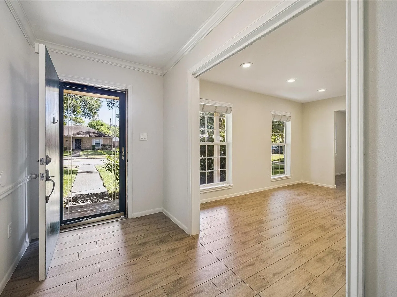 3 bed, 2.0 bath, 2038 sqft, $2,550 — Photo 2