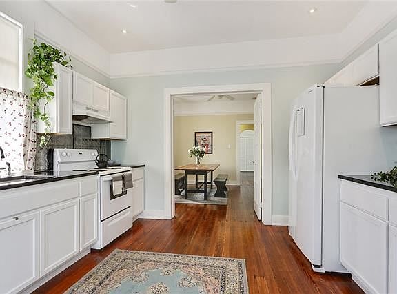 5th image of 6119 Burgundy St