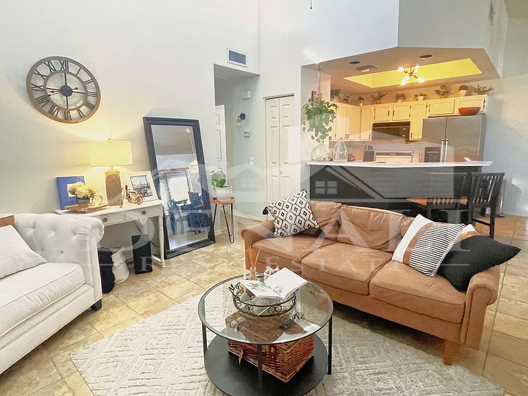 1017 E Maryland Ave #218 — Photo 11