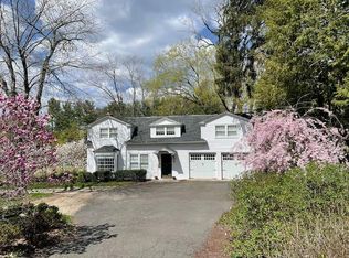 130R Main St, Farmington, CT 06032