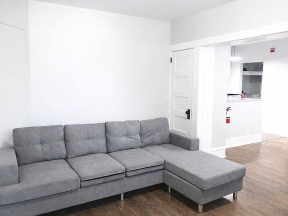 4th image of 609 E State St #607