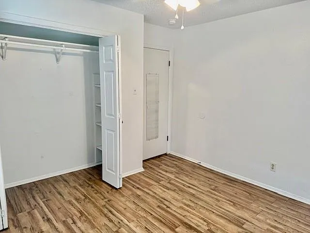 N Laurelwood Dr — Photo 3
