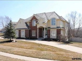 15757 Grant Cir, Omaha, NE 68116