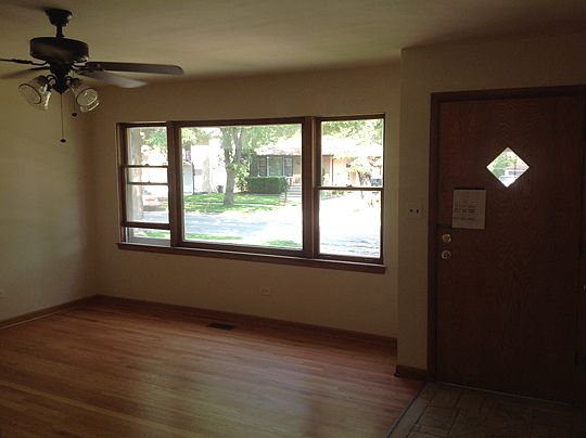 5th image of 422 Beach Ave