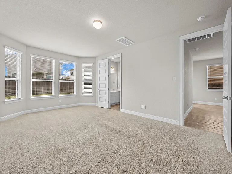 213 Graver St — Photo 12