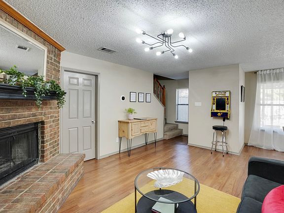 2nd image of 525 Essex Pl