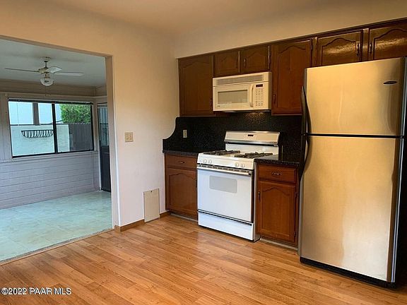 5th image of 421 Lantana Dr
