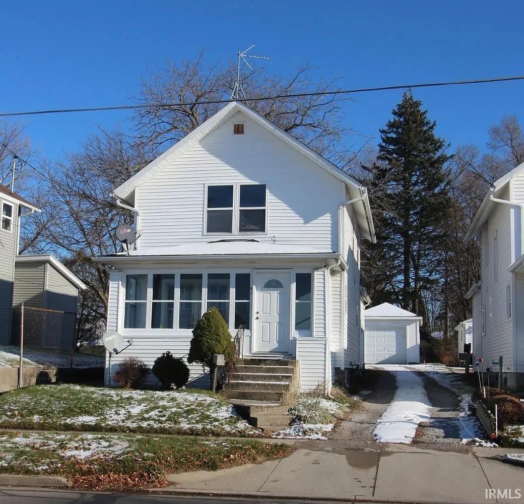 418 N Riley St photo 1