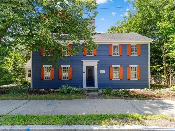 106 High St, Ipswich, MA 01938