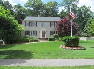 8 Crystal Pond Ln, Franklin, MA 02038