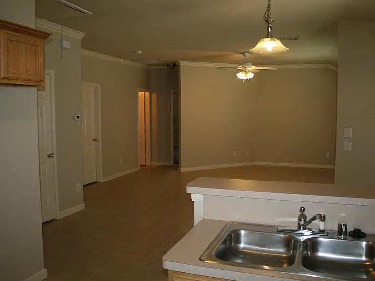 402 Masters Ave #B — Photo 11