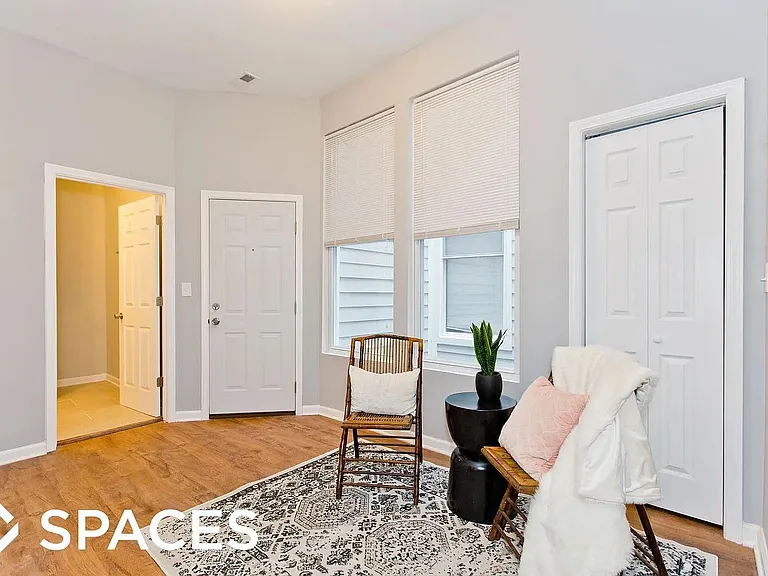 1102 W 18th St #3R — Photo 8