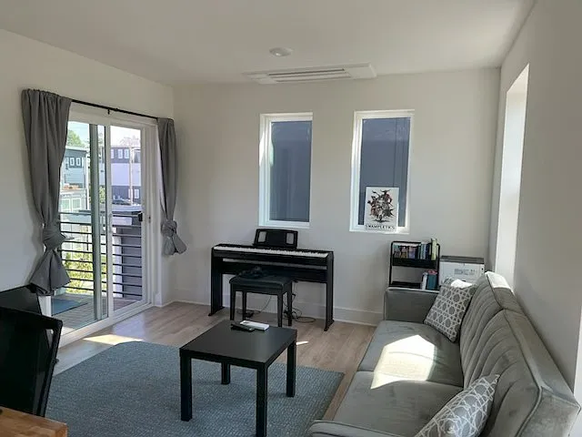 1 bed, 1.5 bath, 996 sqft, $1,650 — Photo 3