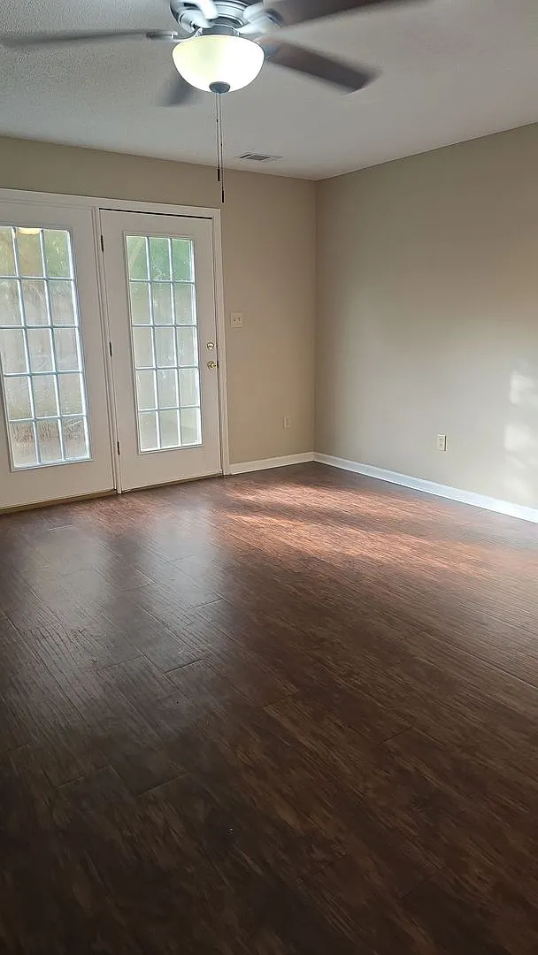 Savannah 2 Bed & 2.5 Bath Townhome for Rent — Photo 3