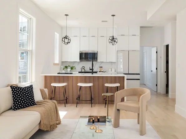 304 Paris St #202, Boston, MA 02128