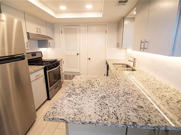 5th image of 3410 S Oak Dr #B
