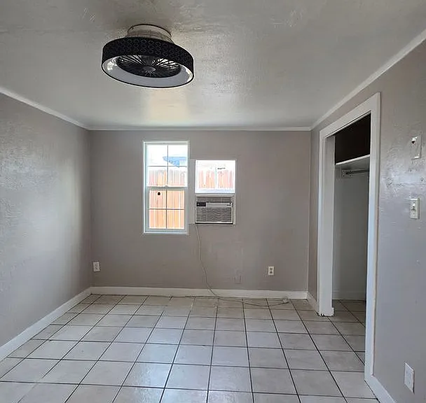 216 1/2 E Warren Ave — Photo 6