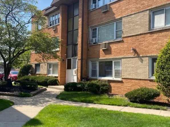 8216 S Jeffery Blvd APT 2, Chicago, IL 60617