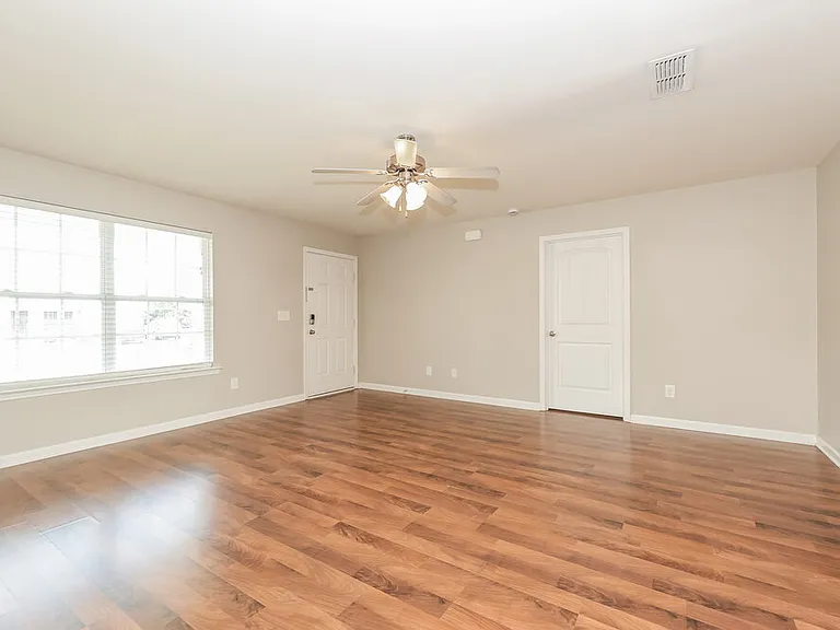 2014 Cobblestone Dr — Photo 4