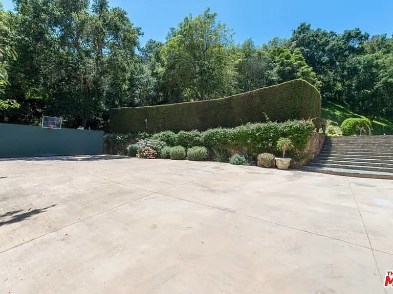 1957 Mandeville Canyon Rd — Photo 46