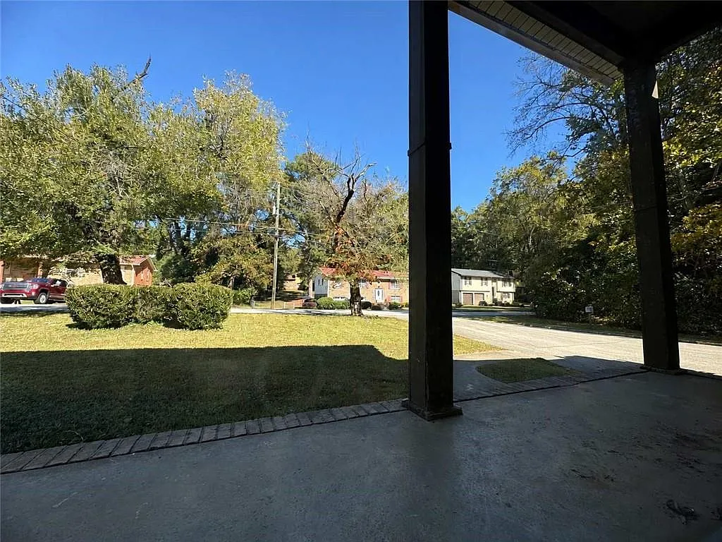 7 bed, 4.0 bath, 2521 sqft, $2,950 — Photo 3