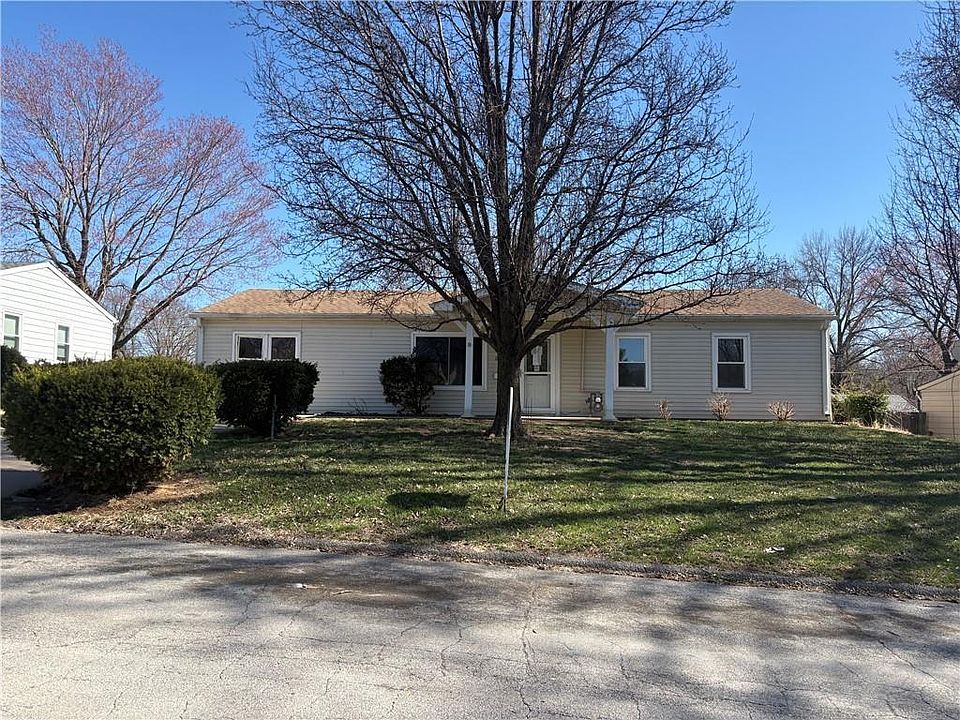 1st image of 2305 Castle Ln