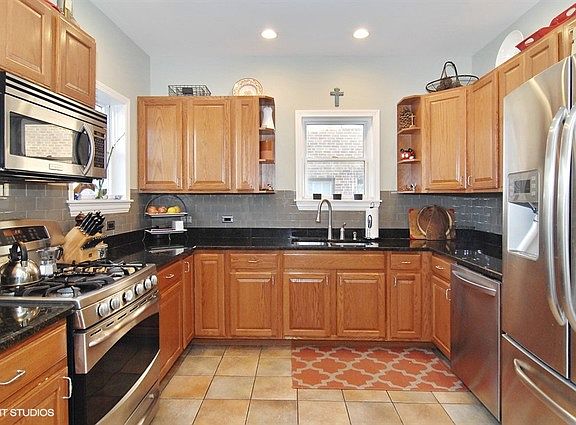 3rd image of 5806 W Berenice Ave