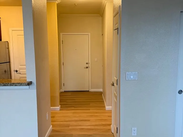 225 Logan Ave S #115 — Photo 3