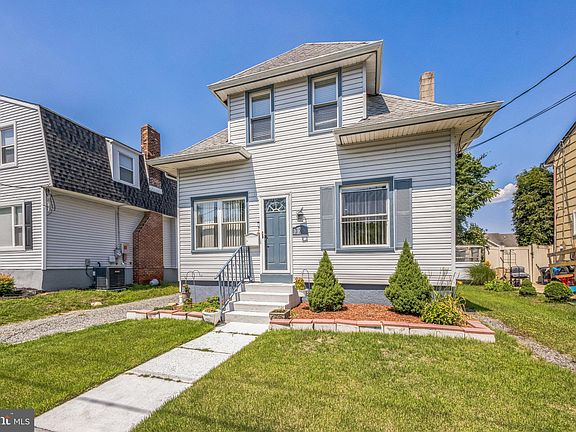 5th image of 325 Woodbine Ave