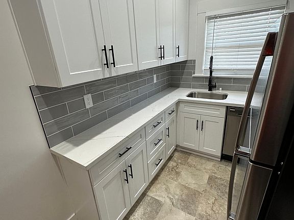 Kitchen Cabinets and Counters