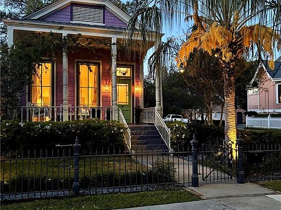 2nd image of 3701 Carondelet St