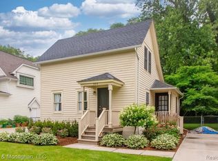 864 Rivard Blvd, Grosse Pointe, MI 48230