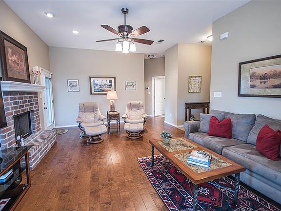 3rd image of 3202 Estate Dr