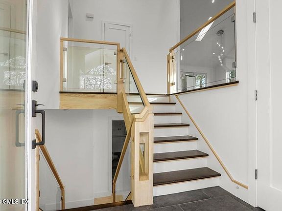 2nd image of 35 Deep Gorge Rd