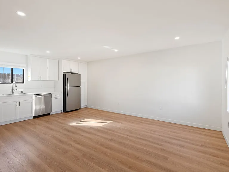 230 S Alpine — Photo 15