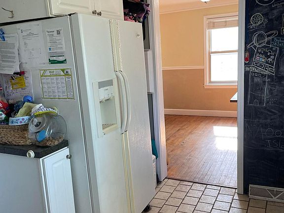 4th image of 727 E Easterday Ave