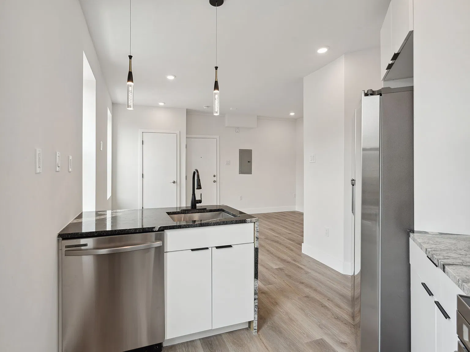 1801 Poplar St — Photo 2