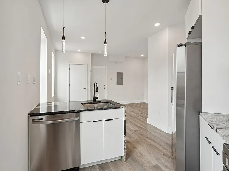 1801 Poplar St — Photo 2