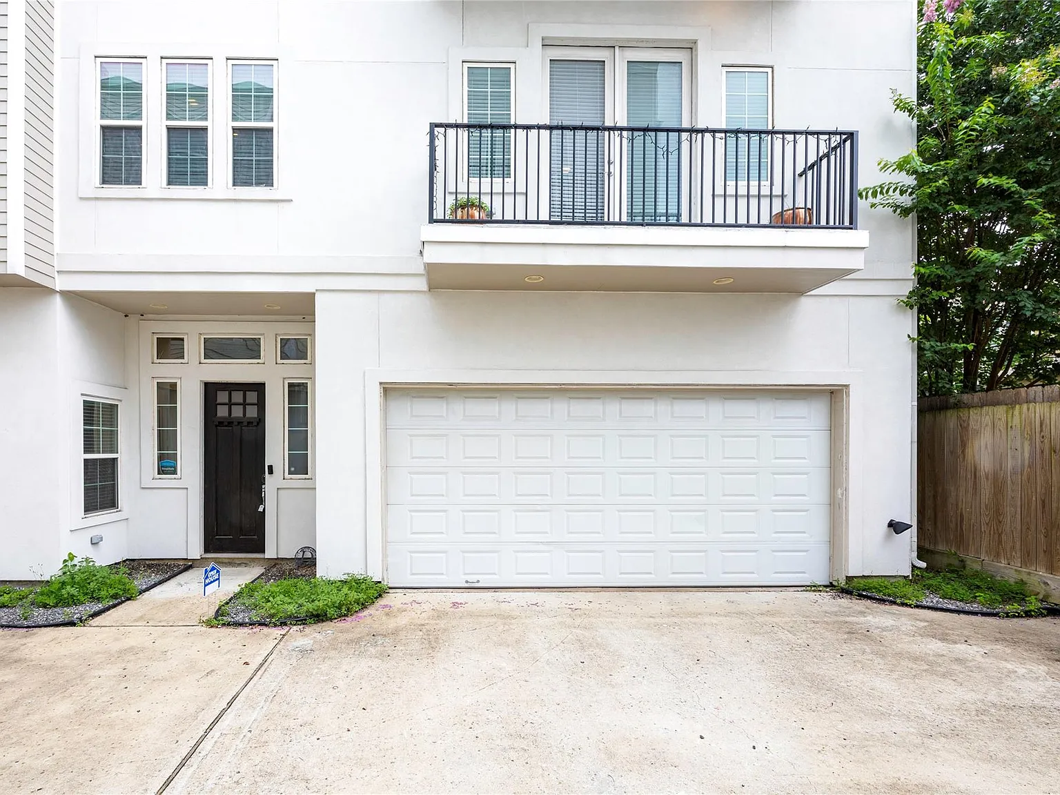3 bed, 3.5 bath, 2264 sqft, $3,650 — Photo 3