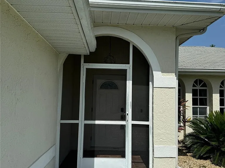 921 Jefferson Ave — Photo 2