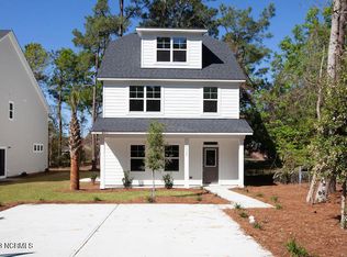 1175 N Caswell Ave, Southport, NC 28461