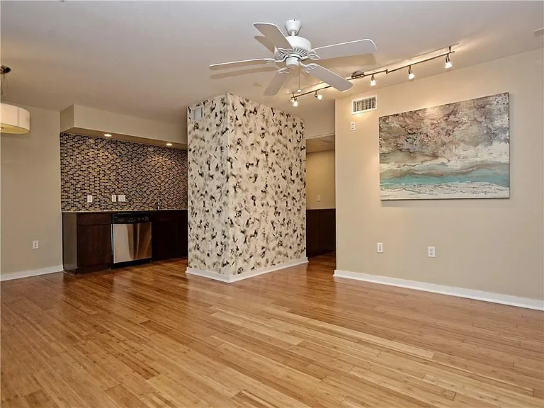 2200 Dickson Dr #126 — Photo 3