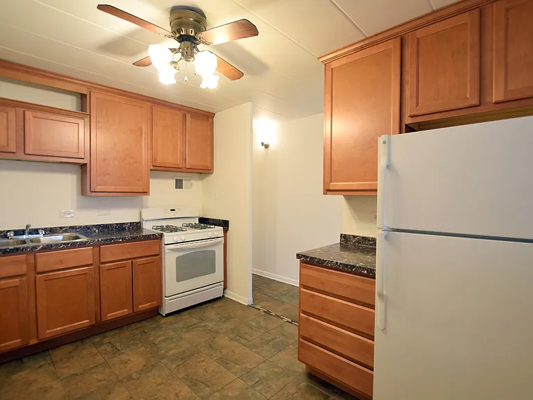 5900 N Sheridan Road — Photo 18