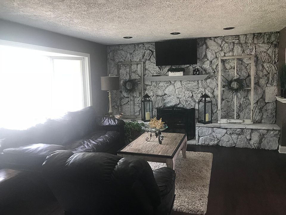 2nd image of 3754 Buck Ave