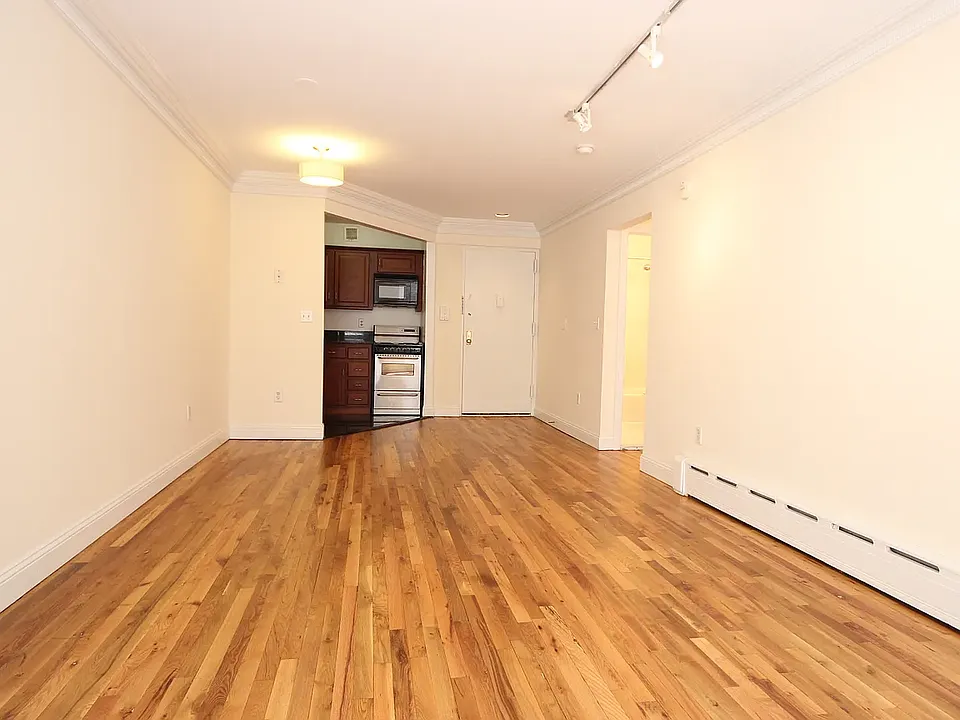 525 W 49th St #3C