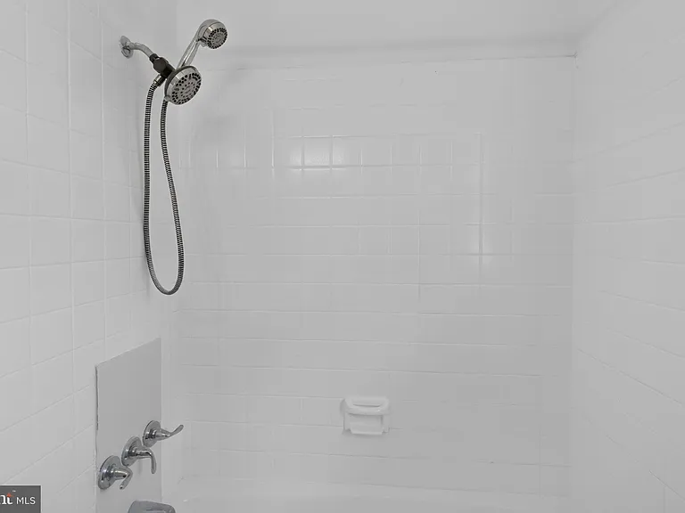 351 Calvert St — Photo 15