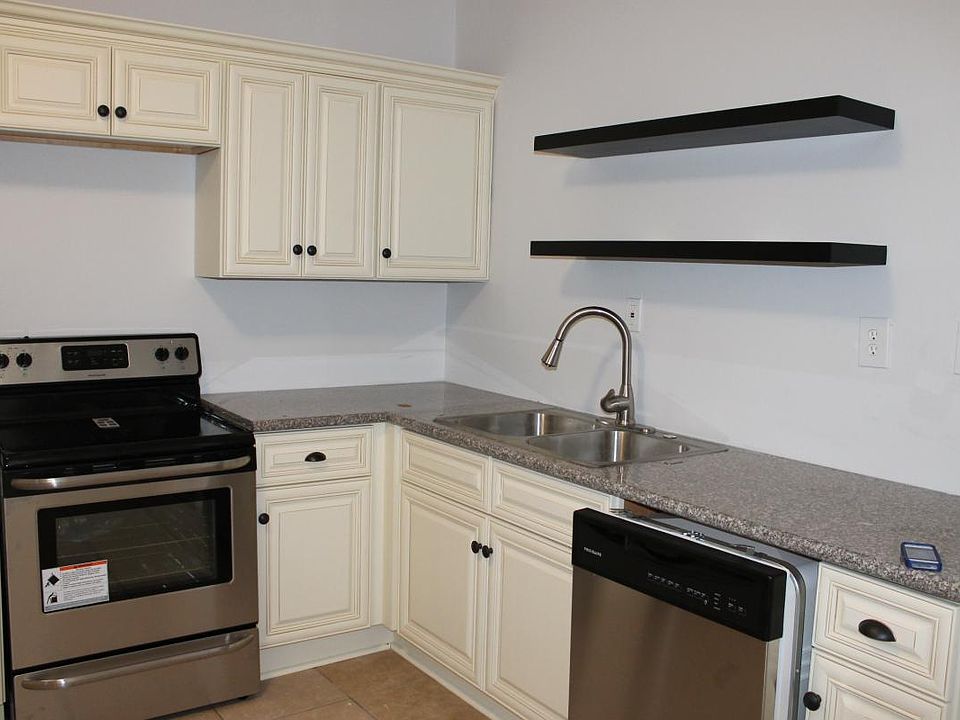 1st image of 4227 Walmsley Ave Floor 2